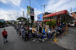 Thay đổi lịch sử: Người dân Venezuela phải mua xăng với giá thị trường quốc tế