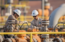 Saudi Arabia và Nga đạt thỏa thuận sơ bộ cắt giảm sản lượng dầu mỏ thêm một tháng