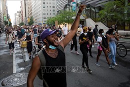 Người đàn ông da màu Rayshard Brooks bị bắn chết, biểu tình lại dậy sóng ở Mỹ