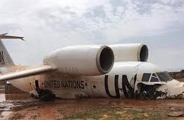 Máy bay của Liên hợp quốc bị chệch đường băng, 11 người bị thương