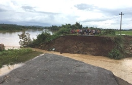 Đắk Lắk: Mưa lớn gây ngập lụt nhiều nhà cửa, cây trồng, chia cắt giao thông