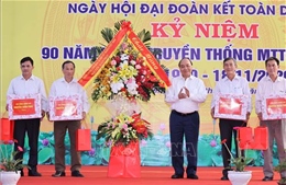 Thủ tướng dự Ngày hội Đại đoàn kết toàn dân tộc tại thôn Phù Liễn (Hải Dương)