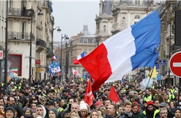 Nhiều cảnh sát Pháp bị thương trong các vụ biểu tình bạo lực