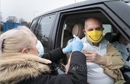 Anh tăng cường biện pháp đối phó sự xâm nhập các biến thể mới của SARS-CoV-2