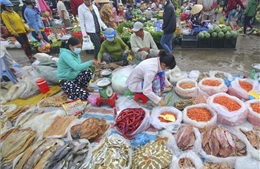 Nhộn nhịp chợ quê giữa lòng thành phố ngày 30 Tết