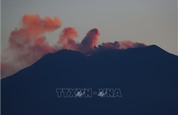 Núi lửa Etna phun tro bụi, Italy đóng cửa một sân bay quốc tế
