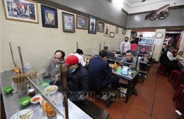 Hà Nội: Nhà hàng ăn, cà phê trong nhà mở cửa trở lại từ 0 giờ ngày 2/3