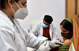 Ấn Độ không lo ngại về tác dụng phụ của vaccine AstraZeneca