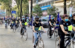 Thành phố Hồ Chí Minh: Hàng trăm người đạp xe hưởng ứng Giờ Trái đất