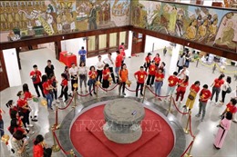 Tour đêm Đền Hùng - lựa chọn mới cho du khách trong dịp giỗ Tổ Hùng Vương