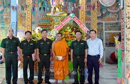 Lãnh đạo Quân khu 9 thăm, chúc Tết Chôl Chnăm Thmây năm 2021 tại Sóc Trăng