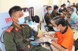 Đoàn viên, chiến sĩ Cảnh sát cơ động hiến máu tình nguyện