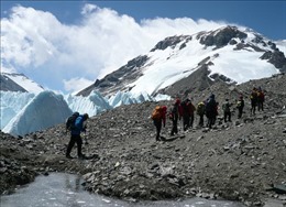 Trung Quốc chính thức cấm leo núi Everest để phòng, chống COVID-19