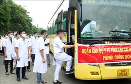 Đoàn y, bác sỹ Lào Cai lên đường hỗ trợ Bắc Giang chống dịch COVID-19