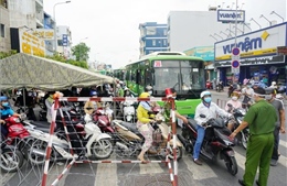 Ùn tắc giao thông tại các chốt kiểm soát quận Gò Vấp, TP Hồ Chí Minh 