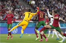 EURO 2020: Pha đấm bóng nguy hiểm của Hugo Lloris bị chỉ trích