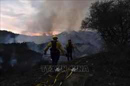Cháy rừng tiếp tục lan rộng tại bang California