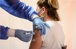 Tổng thống Pháp kêu gọi người dân tích cực tiêm vaccine ngừa COVID-19