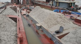 Truy tố đối tượng khai thác cát trái phép trên sông Hồng