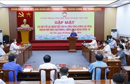 Chủ tịch Quốc hội: Các y, bác sĩ đã đặt lợi ích quốc gia lên trên hết