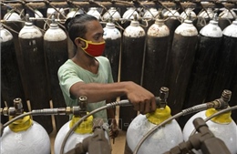 Ấn Độ tăng cường sản xuất oxy phòng ngừa làn sóng dịch COVID-19 thứ 3