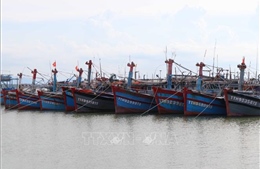 Thừa Thiên – Huế bắn pháo hiệu kêu gọi tàu thuyền vào bờ tránh bão an toàn