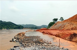 Tuyên Quang khắc phục khẩn cấp sạt lở đê tả sông Lô