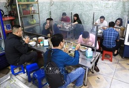 Hàng quán tại Hà Nội mở cửa đón khách không quá 50% công suất
