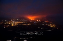 Tây Ban Nha: Nhiều chuyến bay bị hủy do tro bụi từ núi lửa Cumbre Vieja