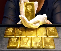 Giá vàng thế giới tăng lên mức cao nhất gần hai tuần qua