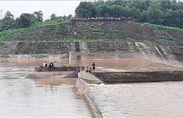 Quảng Trị: Cứu hộ thành công 7 người bị kẹt giữa đập tràn Nam Thạch Hãn