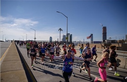 Mỹ nối lại tổ chức các giải chạy marathon