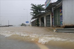 Quảng Ngãi: Mưa lớn kéo dài làm nhiều địa phương ở vùng hạ lưu ngập trong nước lũ