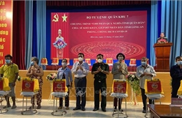 Bộ Tư lệnh Quân khu 7 tặng 500 phần quà cho người nghèo tại Long An