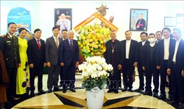 Chủ tịch Ủy ban Trung ương MTTQ Việt Nam Đỗ Văn Chiến thăm, chúc mừng Giáng sinh tại Toà Giám mục Giáo phận Vinh, Nghệ An