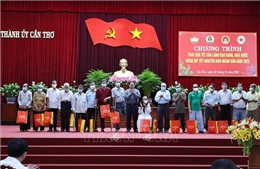 Thủ tướng Phạm Minh Chính thăm, tặng quà, chúc Tết nhân dân, cán bộ, chiến sĩ TP Cần Thơ