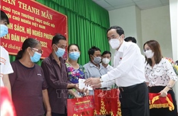 Phó Chủ tịch Thường trực Quốc hội Trần Thanh Mẫn thăm, tặng quà gia đình chính sách ở Cần Thơ