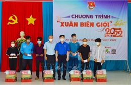 Đoàn công tác Trung ương Đoàn thăm, tặng quà Tết tại khu vực biên giới tỉnh An Giang
