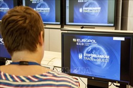 Europol truy quét tội phạm buôn lậu vũ khí nóng