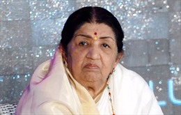 Lata Mangeshkar - &#39;Nữ hoàng&#39; Bollywood qua đời ở tuổi 92