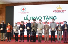 Đà Nẵng trao tặng 1.000 máy đo huyết áp cho người cao tuổi