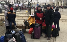 ĐSQ Việt Nam và kiều bào tại Ba Lan tích cực hỗ trợ công dân sơ tán từ Ukraine