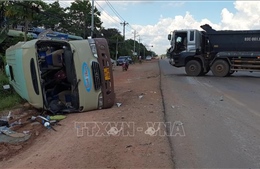 Bình Phước: Xe khách đấu đầu xe tải ben, hàng chục hành khách bị thương