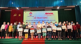 Trao học bổng hỗ trợ học sinh, sinh viên dân tộc thiểu số tại Tây Ninh, Long An