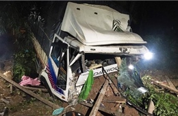 Xe tải lao thẳng vào nhà dân ở Quảng Bình khiến 3 mẹ con tử vong