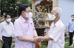 Chủ tịch Quốc hội thăm gia đình đồng chí Lâm Phú và Mẹ Việt Nam Anh hùng Nguyễn Thị Vàng