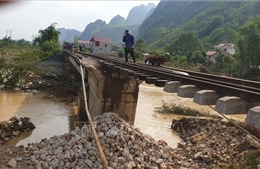 Khó khăn khắc phục sự cố tuyến đường sắt Hà Nội - Đồng Đăng