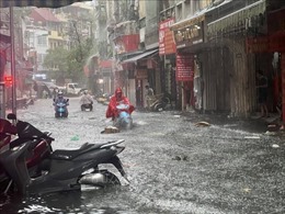 Hà Nội: Nhiều khu vực nội đô đang bị ngập do cơn mưa chiều