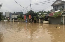 Điện Biên: Đường hóa sông sâu sau mưa lớn trong đêm