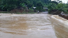 Mưa lớn gây thiệt hại về nhà ở, tắc nghẽn nhiều tuyến giao thông tại Lào Cai
